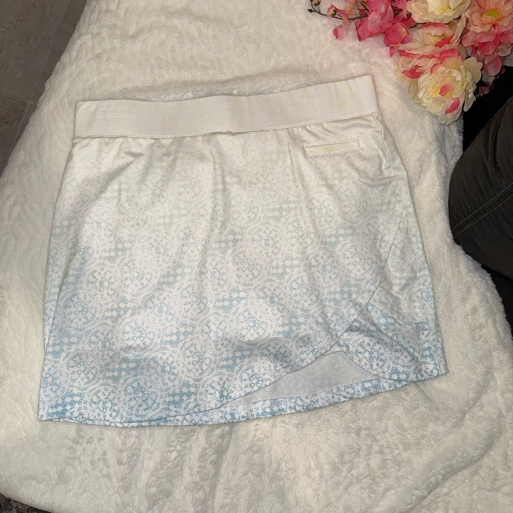 2 x 20$ Pebble Beach White and Blue Mini Skirt Size L